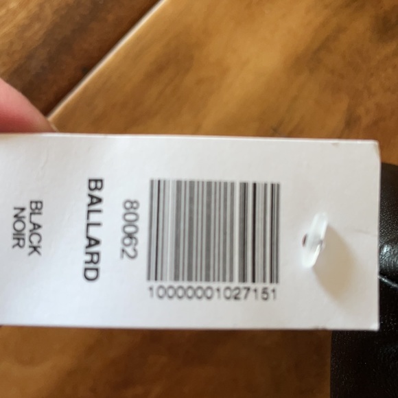 Aritzia Babaton skirt - Picture 3 of 3